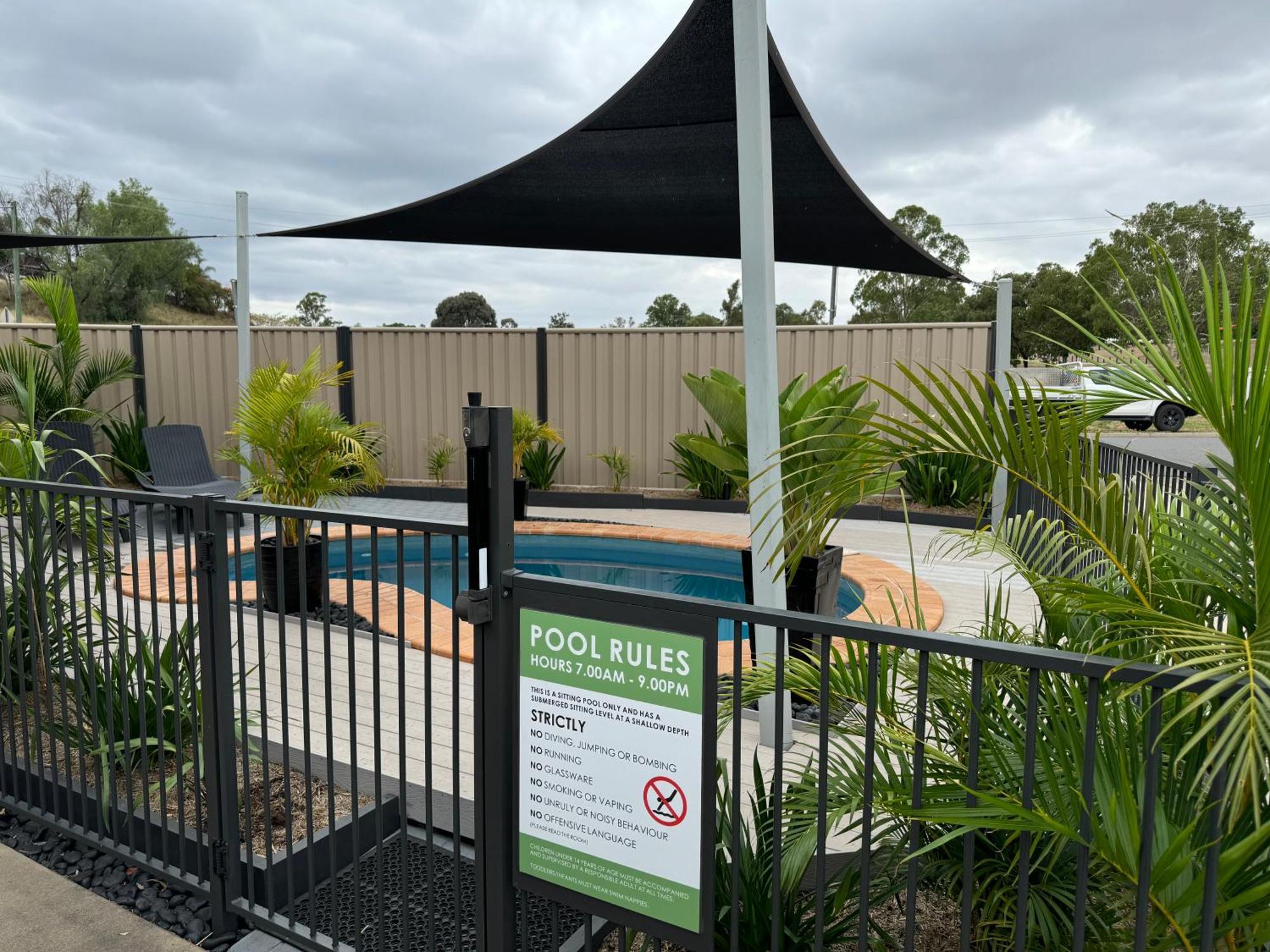 Raintree Motel Biloela Екстер'єр фото